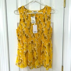 Rose + Olive NWT sleeveless  blouse size medium